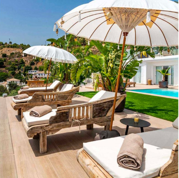 TEAK WOOD SUNBED - LOUNGERS