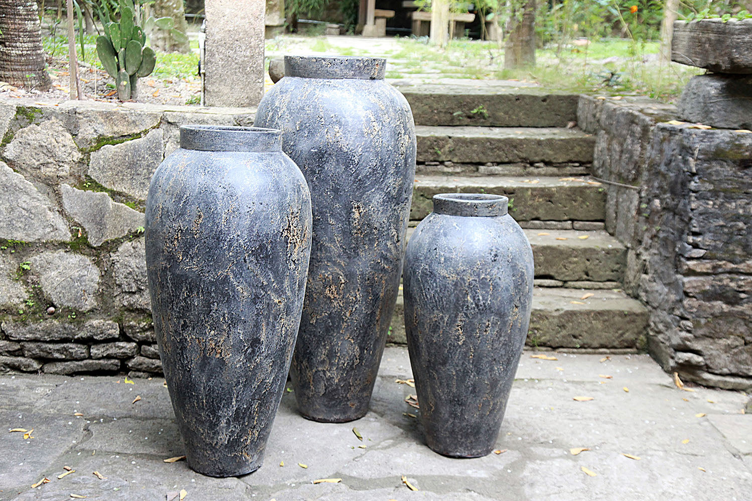POTS / VASES