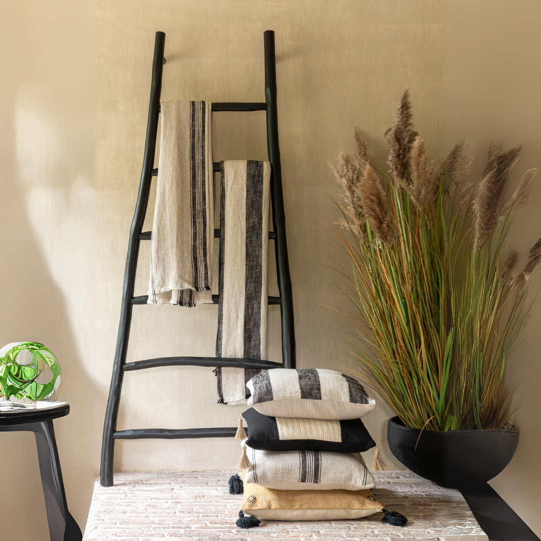 ARIDE TEAK LADDER | BLACK 81X185CM