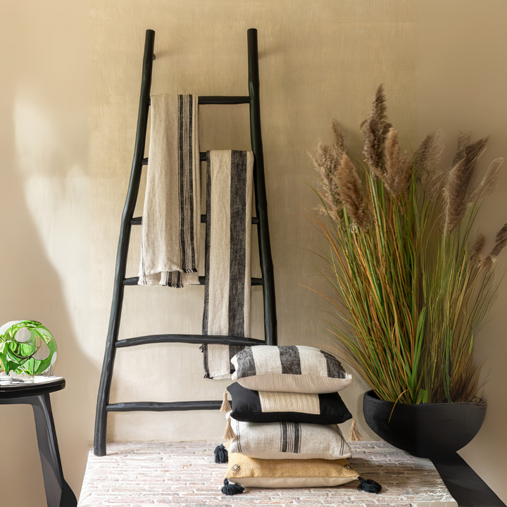 ARIDE TEAK LADDER | BLACK 81X185CM