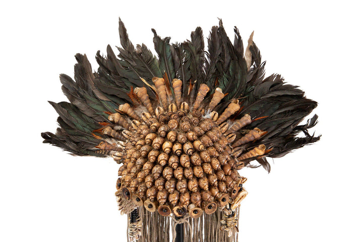 ETHNIC NECKLACE STAND  "D" -NATURAL SHELLS-