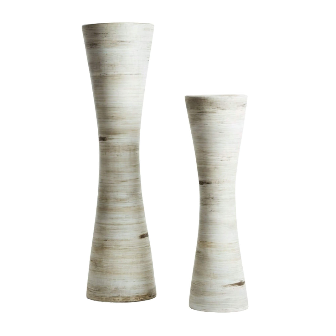 Andesita Terracotta Pots in small and large sizes with sculptural curved shapes.