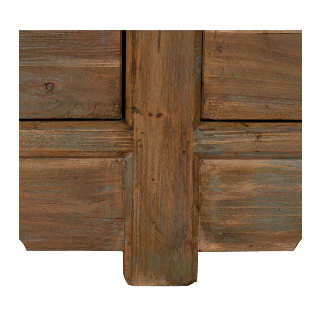 Close-up of Banda Buffet wood texture