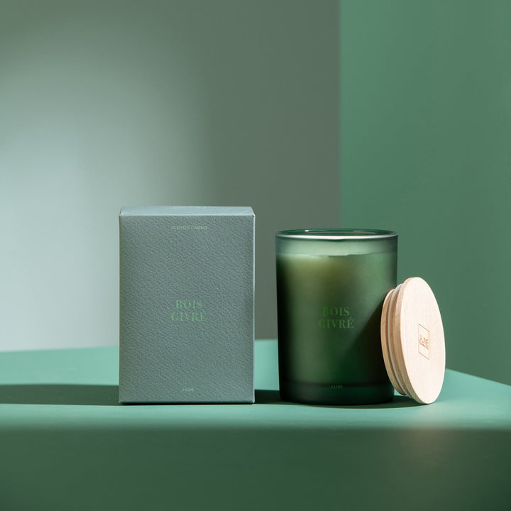 Candle and packaging set of the Bois Givré scented candle displayed in a winter-inspired scene.