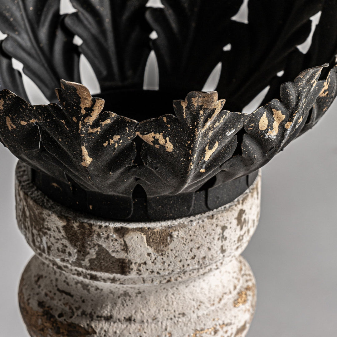 Close yo of capro candle holder