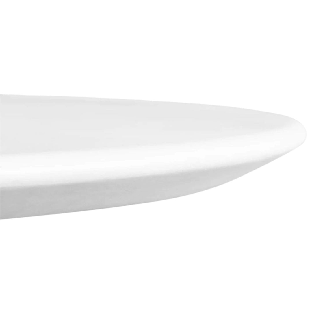 Close-up of tabletop and its thickness