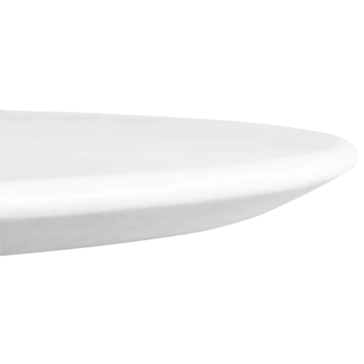 Close-up of tabletop and its thickness