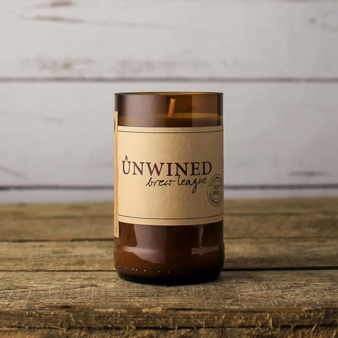 Neutral amber candle for shelves and coffee tables