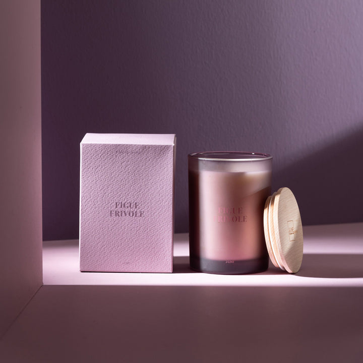 Medium size Figue Frivole candle with wooden lid and box.