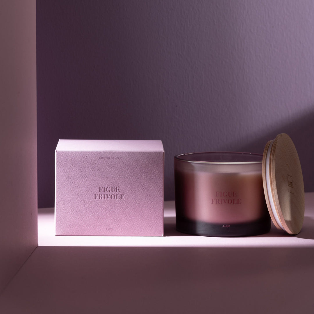 Small size Figue Frivole candle with wooden lid and box.