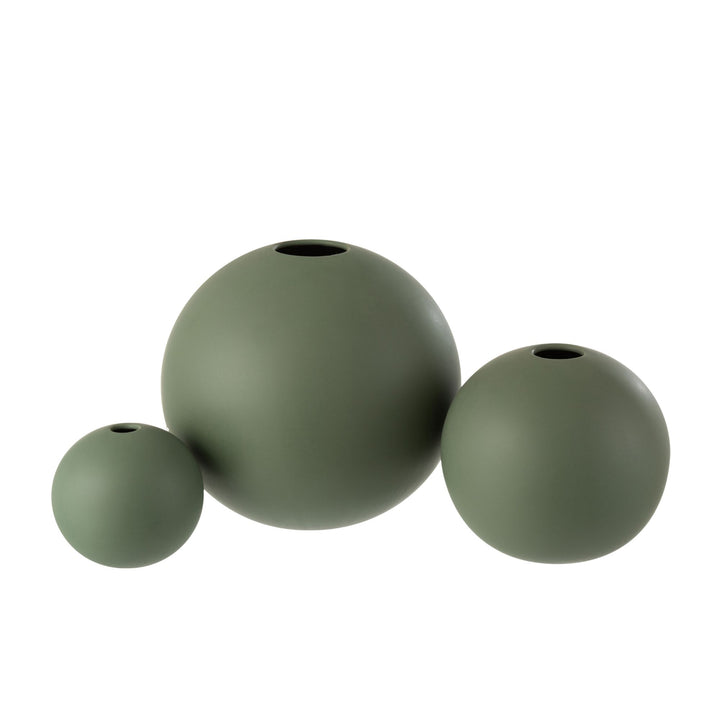 Set of Green Mate Vases in matte ceramic in assorted spherical sizes.