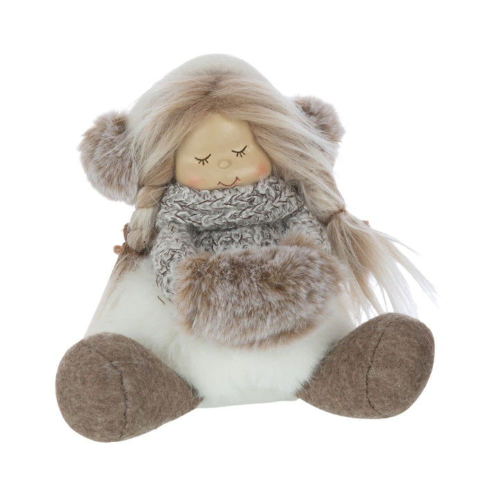 Front view of Dete plush figure with fluffy textures and seated pose.