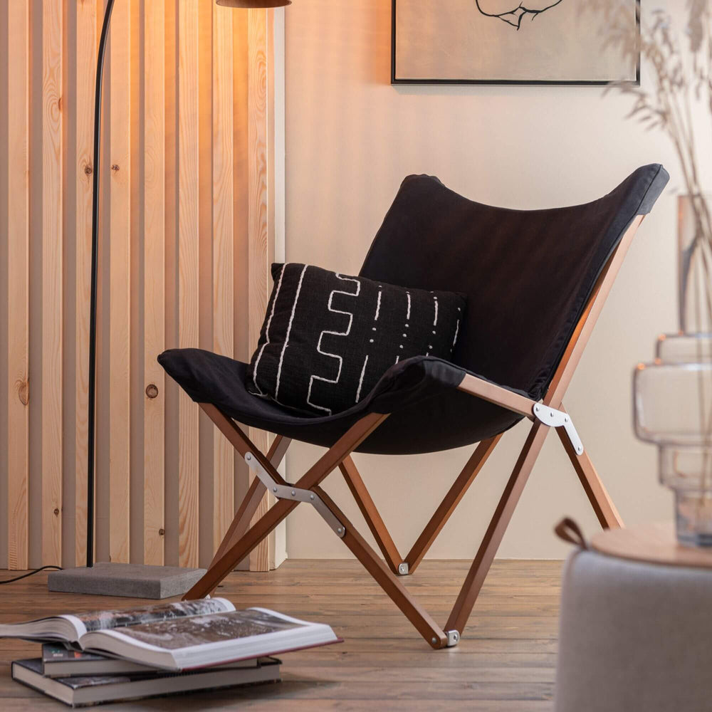 Lounge setting featuring the Jacob cushion on a butterfly chair.