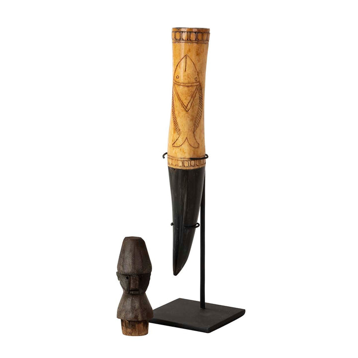 Front view of the Jepri deco stand figure highlighting engraved patterns and contrast.