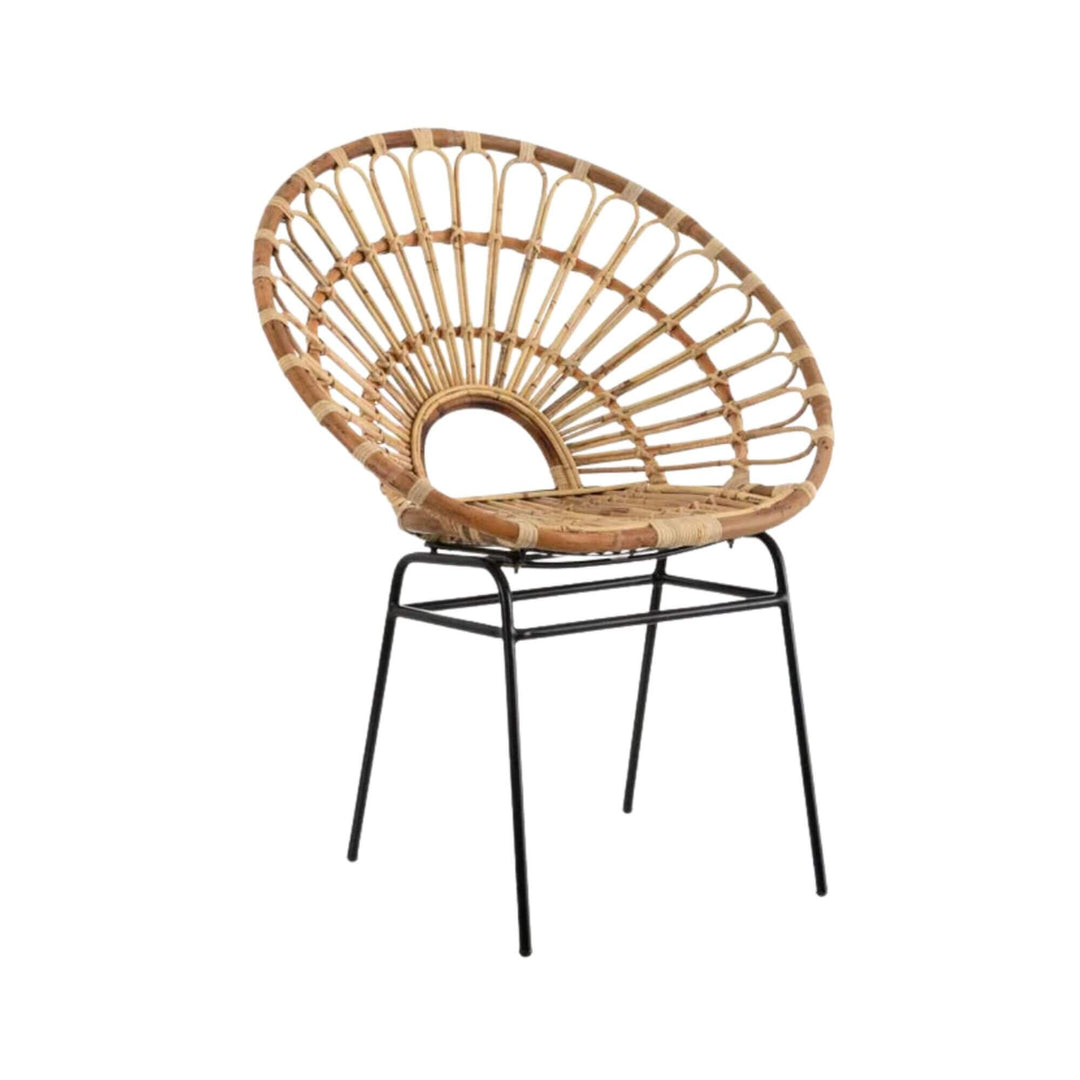 Kan Kan rattan lounge chair with circular woven backrest and black metal legs