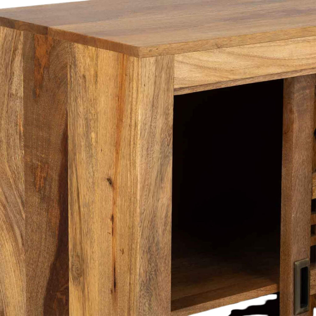 Close-up of kora buffet top corner.
