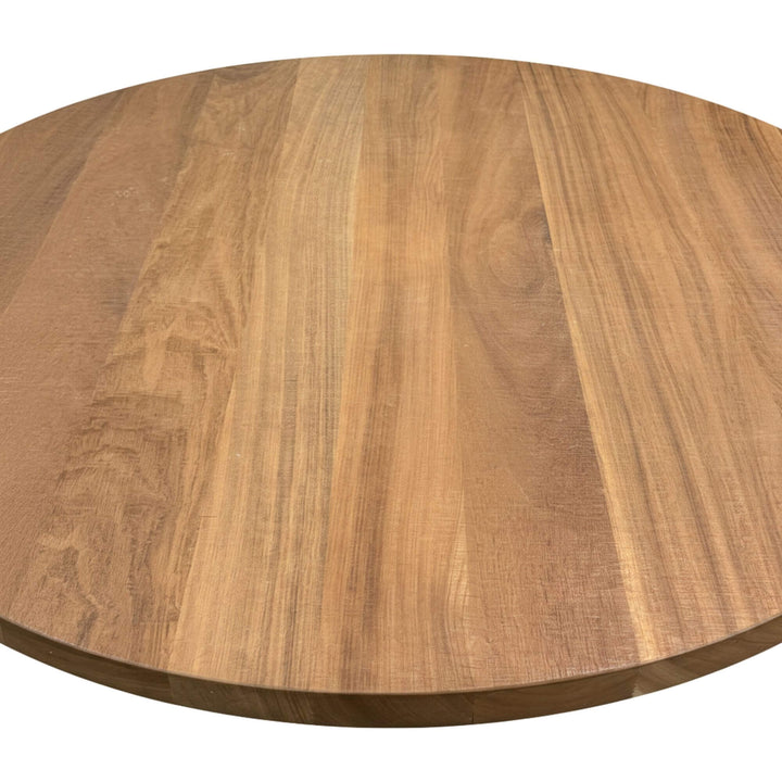 Close-up of the tabletop in natural recycled teak.