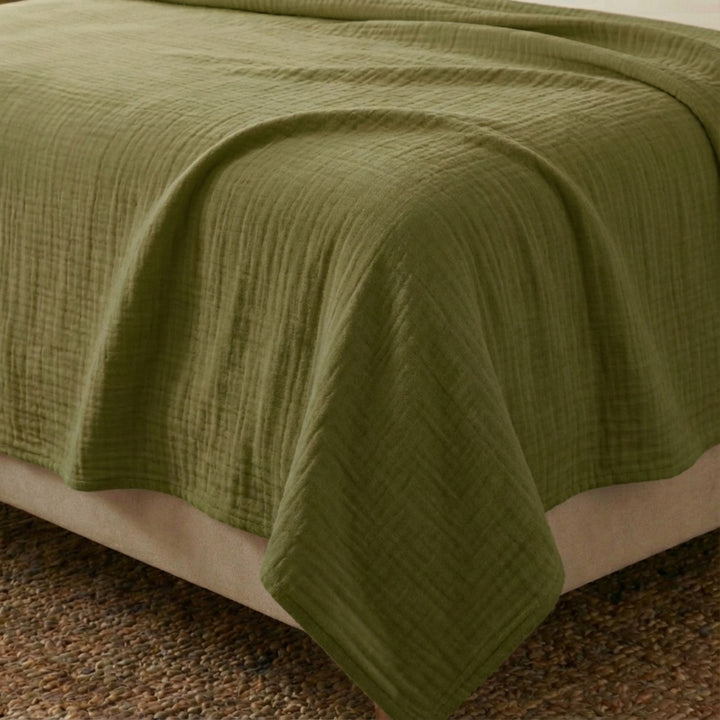 Close-up view of the Milos top sheet highlighting its muslin cotton texture and soft mousse finish.