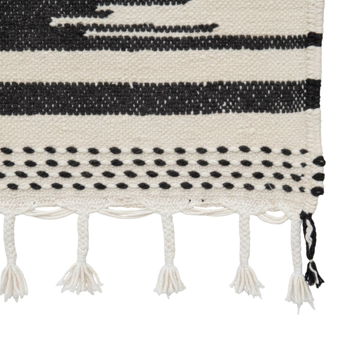 Close-up of the woven pattern and tassel detailing.