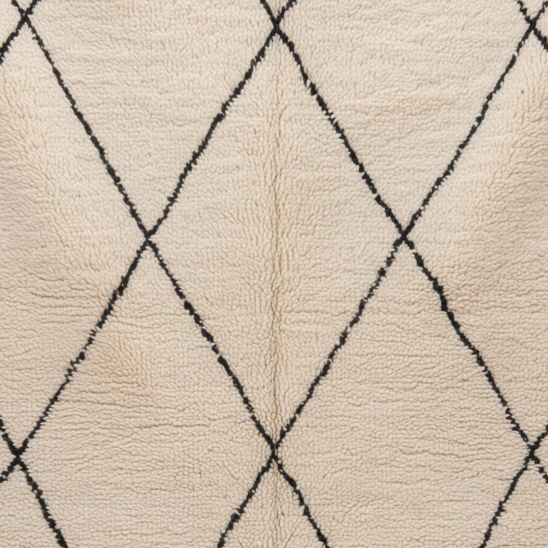 Close-up of the handwoven wool texture and diamond lines.