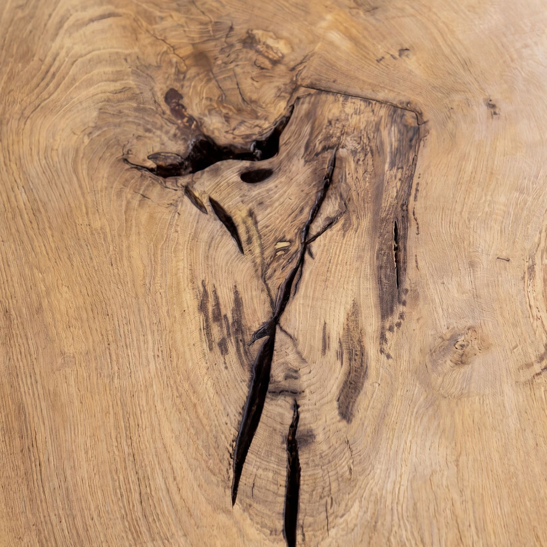 Close-up of the oak surface showing the natural knot and organic wood variation.