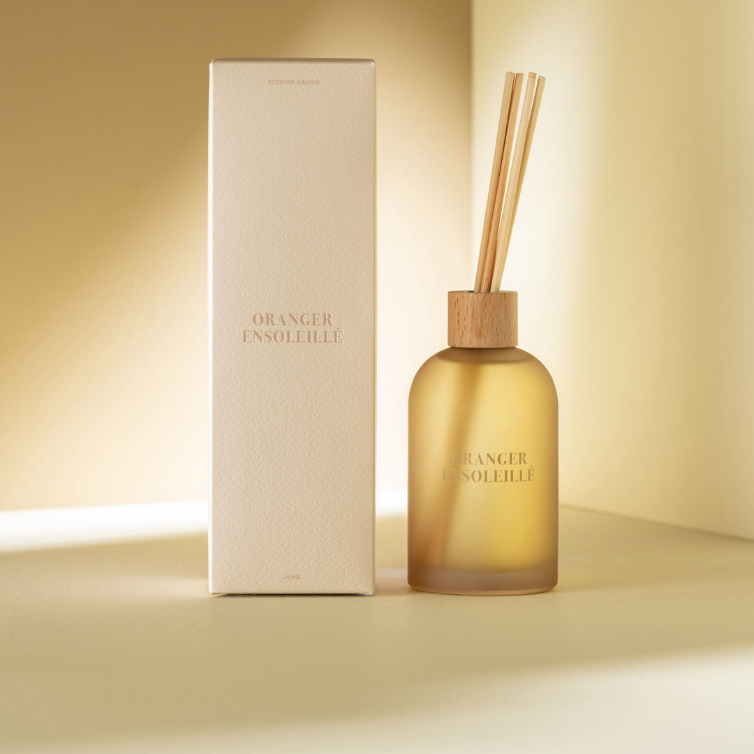 Oranger Ensoleillé Diffuser displayed upright showing packaging and diffuser sticks.