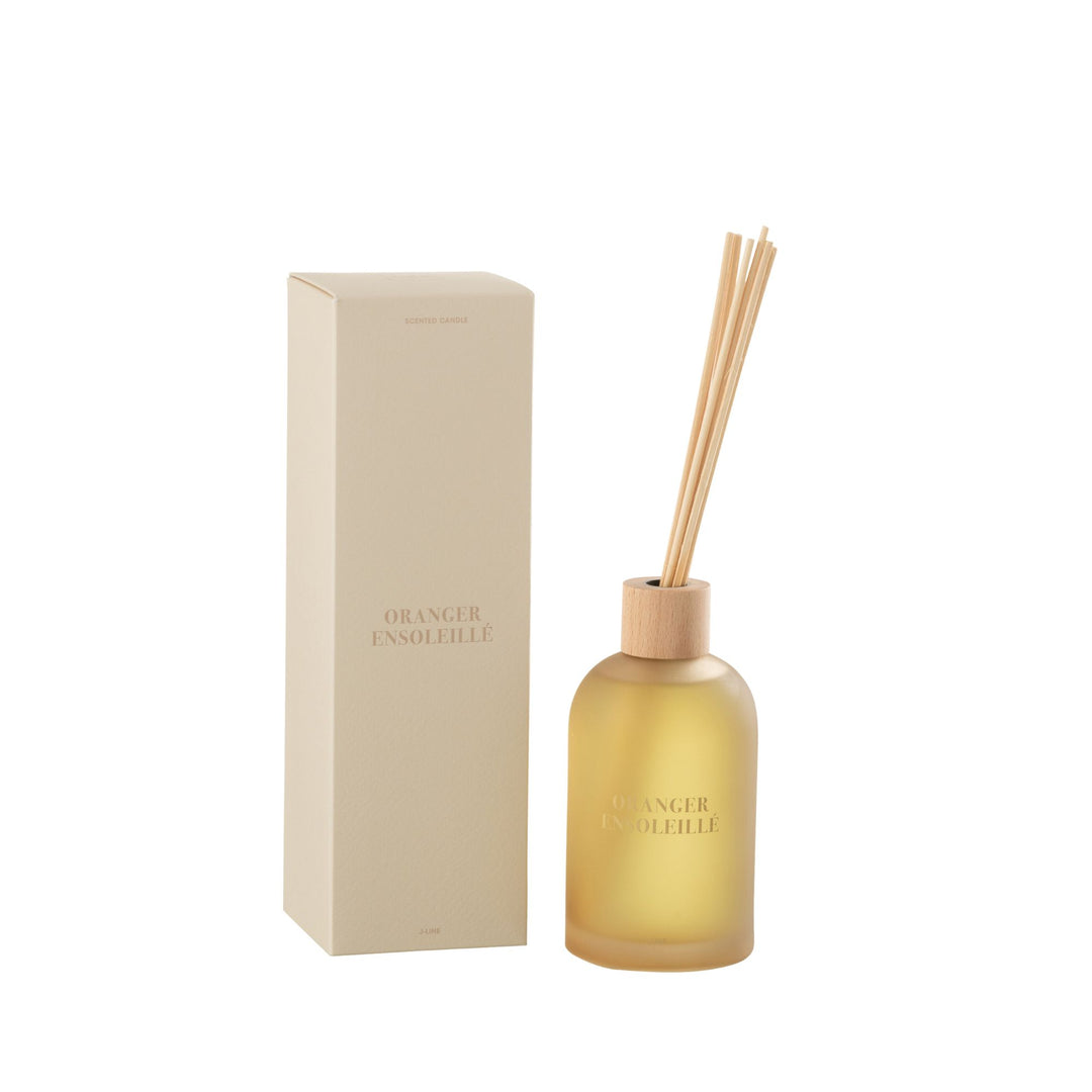 Diffuser bottle and reeds alongside the Oranger Ensoleillé minimalist box.