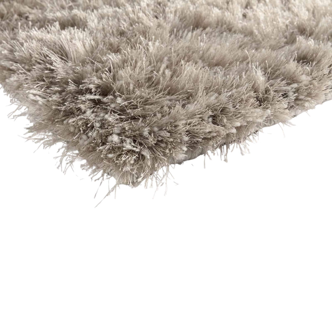 Close-up of the plush fibres showing the rug’s thick pile.