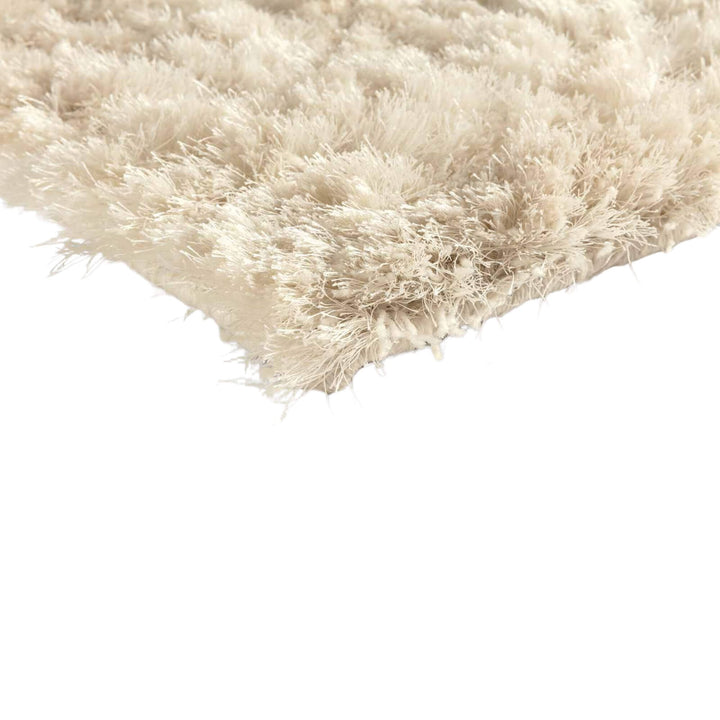 Close-up of the plush fibres showing the rug’s thick pile.