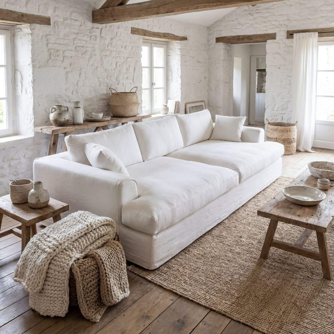 Cozy living room with a white Rimini sofa, wooden floors, and decorative elements.