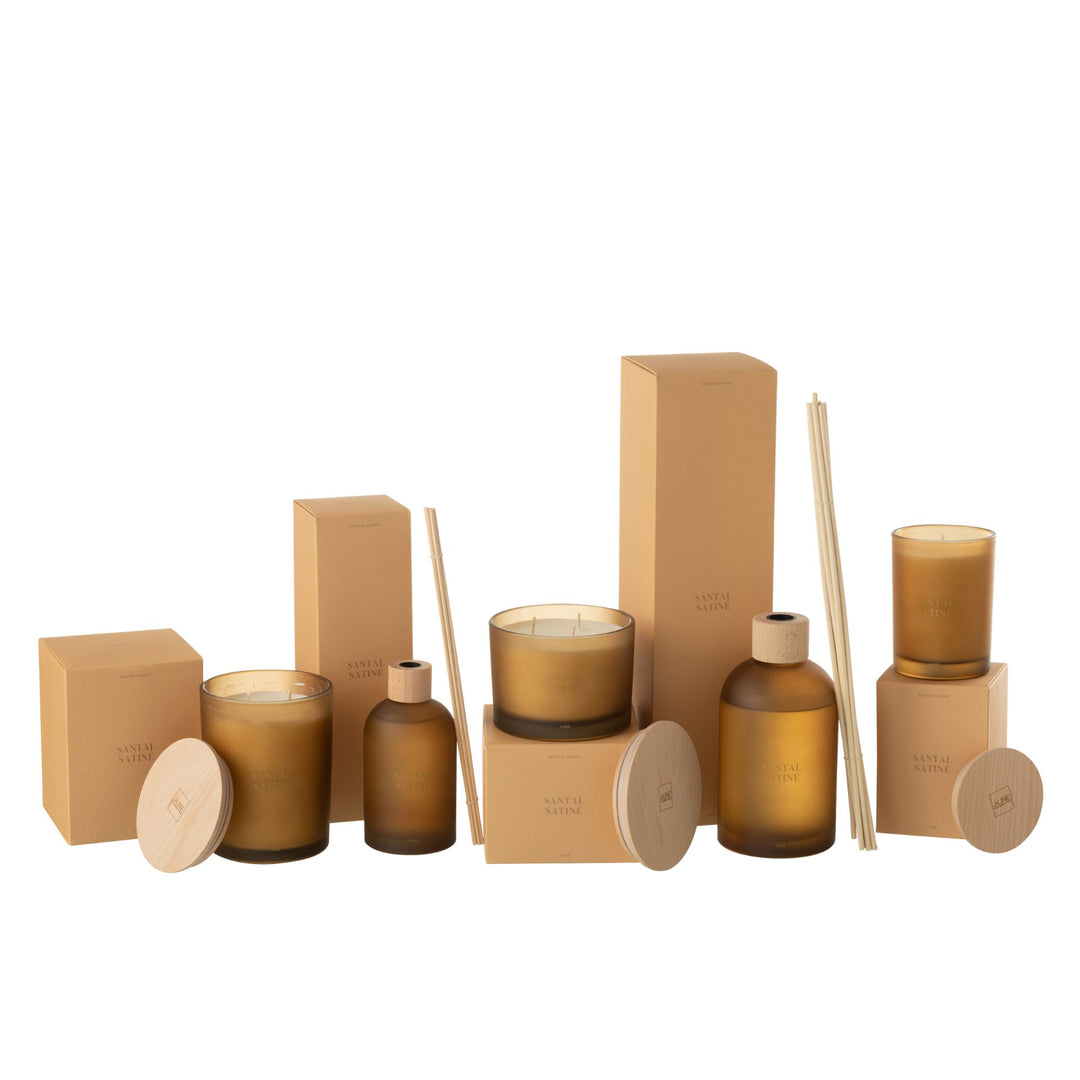 Group shot of Santal Satiné scented candle collection in various sizes.