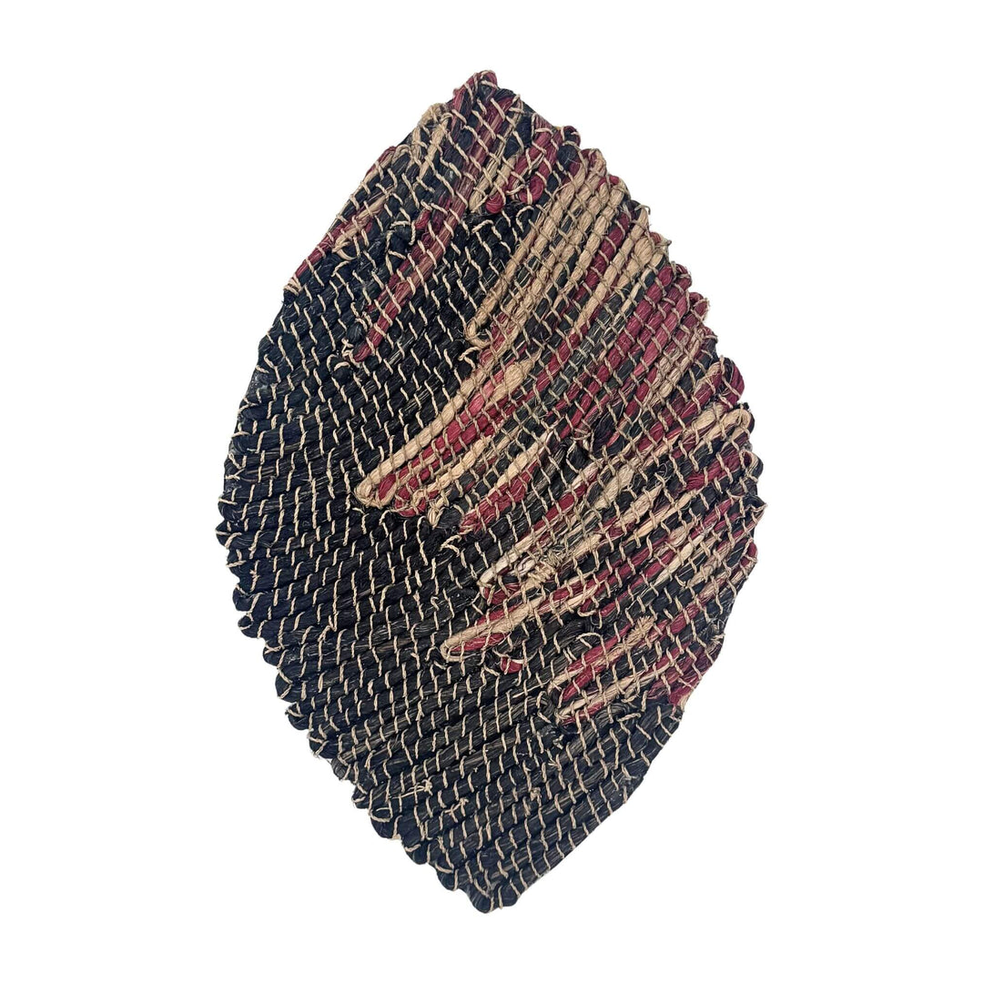 Warna Wall Deco leaf-shaped design in abaca and natural fibers with earthy tones.