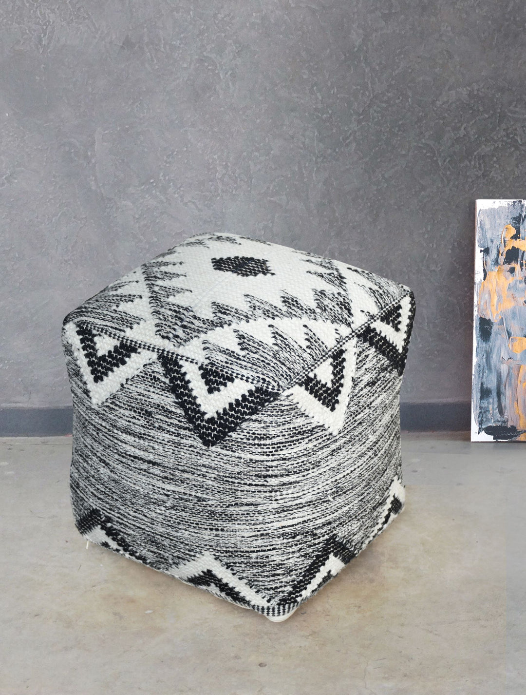 Poufs en soie | Art marocain | Coussins, poufs et tapis berbères Poufs en soie | Art marocain | Coussins, poufs et tapis berbères